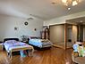 室内：リビングから和室を見る