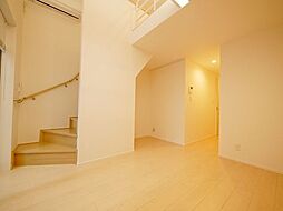 ロフトハウス 101 1階ワンルームのリビング/ダイニング