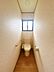 トイレ：【リフォーム中】トイレです。クリーニングとクロスの貼替を行います。手すり付きでお子様やご高齢の方も安心です。