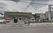 八十二銀行 小諸東支店（913m）