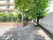 中庭の空間デザインもお洒落に演出されてます。