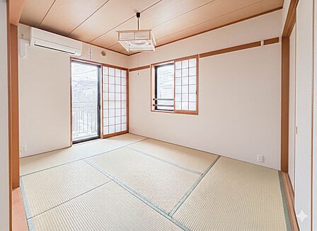 【和室6帖】和室を上手に活用すると暮らし方の幅が広がります。例えば普段は開け放して、子供の小さいうちはお昼寝や遊びのスペースに。※CG加工にて家具を削除、配置しております。実際とことなる場合…
