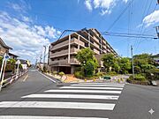 【外観】家の良し悪しだけでなく周辺環境も重要なポイント。※青空はイメージです。