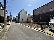 【前面道路4.2ｍ】車の通行が少ないので、静かな住環境を維持することができます。