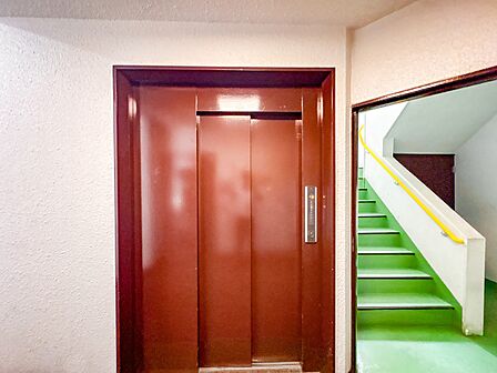 【エレベーター】朝の混雑時にスムーズにエレベーターに乗れるかどうかは、貴重な時間を左右する大事なポイント。現地見学時にはぜひチェックしてみてください。
