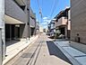 外観：【前面道路4ｍ】車の通行が少ないので、静かな住環境を維持することができます。