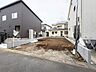 外観：【現地外観】家族の温かさと陽光の暖かさ、楽しい毎日と明るい未来を予感させる「空間が織り成すひとつ先の住み心地」を演出します。