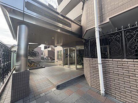 【外観】こちらの物件が少しでも気になるようでしたら、お気軽にお問合せください。人生でいちばん大きなお買い物ですので、ゆっくりご見学ください。ネット上の画像と実際の見学では、リアル感がまるで違…