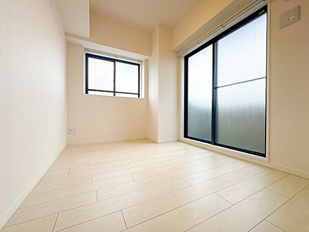 【洋室5帖】リビング横の洋室のお部屋は、お子様が遊ぶスペースとしてもピッタリ。