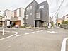 外観：【前面道路】車の通行が少ないので、静かな住環境を維持することができます。