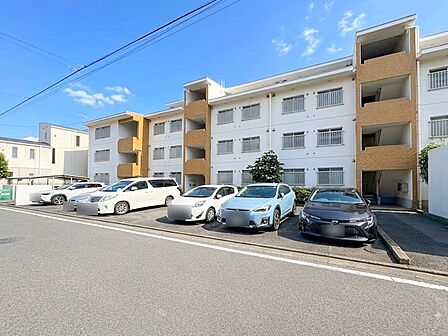【外観】地下1階付き35階建タワーレジデンス。総戸数406戸を誇る存在感ある外観です。