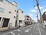 外観：【前面道路8ｍ】車の通行が少ないので、静かな住環境を維持することができます。