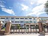 周辺：小学校 550m 西浦和小学校(歴史を誇る西浦和小学校。「夢がわき　心もはずむ　西小の子」の理想が掲げられ、素直で心が豊かな子、進んで学習する子、ねばり強くたくましい子、の教育目標を持ちます…