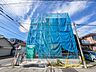 外観：【現地】陽あたりの良さは必須条件。家族の温かさと陽光の暖かさ、楽しい毎日と明るい未来を予感させる。