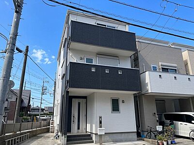 外観:【外観】『与野本町』駅徒歩15分、南東と西側道路の角地になります。日当たり良好です。2019年築の築浅中古戸建です。 外観:【外観】『与野本町』駅徒歩15分、南東と西側道路の角地になります。日当たり良好です。2019年築の築浅中古戸建です。