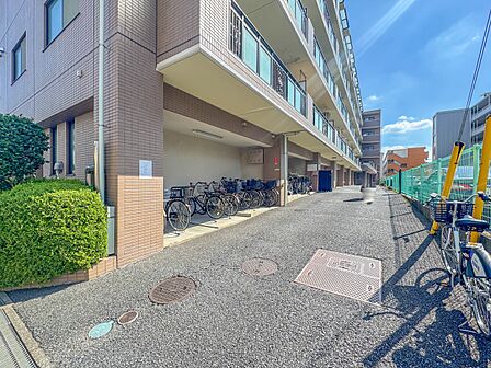 【駐輪場】駐輪場があると自転車を自由に出し入れ出来るので便利。