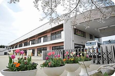 幼稚園・保育園 720m 川口幼稚園(あかるく、なかよく、げんきよくが私達の指針です。太陽のようにあかるく、誰ともなかよく、遊ぶようにげんきよく。外国人講師のもとで学ぶ英語教室をはじめ子供の…