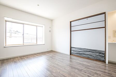 インテリアショップで見掛けた「あの家具」も置ける、ゆったりとした空間。時に広さが上質な寛ぎの時間になる事も。