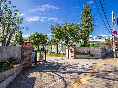 小学校 1110m 戸田第一小学校(埼京線がとまる戸田公園駅から徒歩約12分で、戸田第一小学校に着きます。校訓は、誠実・真心を大切にする、剛毅・正しく生きる、勤倹・よく学ぶ。それによって夢あ…