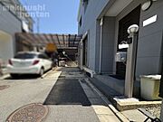 カーポート付きの駐車場がございます♪