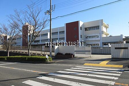 富田林市立藤沢台小学校 徒歩13分。 1030m