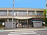 周辺：松原市立三宅小学校 徒歩5分。 360m