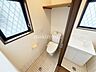 トイレ：1階トイレ　トイレが2箇所にあるので、来客や朝の忙しい時間帯でも順番待ちの必要がなく安心です。