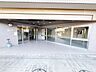 エントランス：角部屋で専用ポーチあり♪玄関までワンクッションがあるのでプライバシー性も高いお部屋です♪2023年に水回りリフォーム歴あり！キッチン・洗面・トイレ・浴室が改装されています！