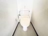 トイレ：トイレが1、2階にございますので、朝の混雑時に安心して使用できます。トイレは温水洗浄付き便座で毎日清潔に快適にお使いいただけます。