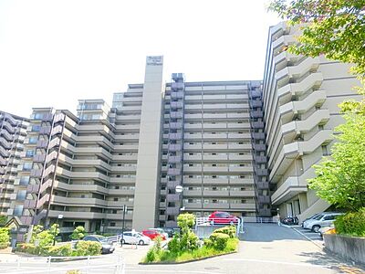外観：★角部屋★南東向きバルコニー★日当たり良好★4ＬＤＫ★上層階はございません★空室になりました★お気軽にご見学等、可能です★即、新生活をスタートできます