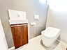 トイレ：何だか落ち着けるトイレ空間です。トイレは快適な温水洗浄便座付きとなっております。こんな綺麗にお手入れされたトイレは本当に嬉しいです。