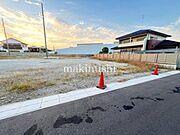■全13区画の分譲地■11号地は40.60坪■建築条件無し■生活便利な立地条件です■近隣には関西スーパーやコンビニエンスストア、ホームセンターがございます■