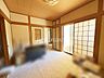 和室：情緒漂う和室。しっとりと落ち着いた雰囲気の和室で気持ちよく寝転がるのも良いものですね。日本に住んでて良かったときっと思えるはずです。