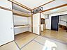 収納：情緒漂う和室。しっとりと落ち着いた雰囲気の和室で気持ちよく寝転がるのも良いものですね。日本に住んでて良かったときっと思えるはずです。
