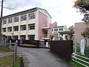 河内長野市立西中学校 徒歩27分。 2110m