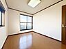 洋室：洋室です。大きなお部屋ですのでお片付けも楽ちんです。ベッドを置いて机をおいてテレビをおいてもすっきりとしたお部屋に仕上がります。とても快適なお部屋です。