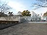 周辺：富田林市立葛城中学校 徒歩12分。 940m