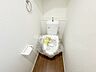 トイレ：トイレが1、2階にございますので、朝の混雑時に安心して使用できます。トイレは温水洗浄付き便座で毎日清潔に快適にお使いいただけます。