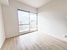 洋室：洋室です。フローリングのお部屋となってますのでお掃除やお片付けも楽ちんです。ベッドを置いて机をおいてテレビをおいてもすっきりとしたお部屋に仕上がりそうですね。お好みのレイアウトで毎日をお楽しみ下さい♪
