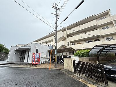 外観:■ハウスクリーニング完了■室内状態良好です!■家族の会話が弾む対面式キッチン■富田林西口駅徒歩8分の立地■オートロック付きマンションです■鍵は当社で管理していますのでいつでもご見学可能となっております 外観:■ハウスクリーニング完了■室内状態良好です!■家族の会話が弾む対面式キッチン■富田林西口駅徒歩8分の立地■オートロック付きマンションです■鍵は当社で管理していますのでいつでもご見学可能となっております