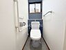 トイレ：何だか落ち着けるトイレ空間です。トイレは快適な温水洗浄便座付きとなっております。こんな綺麗にお手入れされたトイレは本当に嬉しいです。
