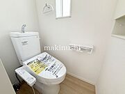 トイレ快適な温水洗浄便座付きのトイレです。毎日使うトイレが綺麗だと嬉しいですね。