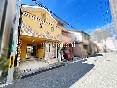 外観:外観堺市堺区中安井町3丁、リフォーム済みのきれいなお家です。新しくなった水回りやクロスなど、快適な住空間が魅力。3LDKのゆとりある間取りで、家族みんなが暮らしやすい住まいです。 外観:外観堺市堺区中安井町3丁、リフォーム済みのきれいなお家です。新しくなった水回りやクロスなど、快適な住空間が魅力。3LDKのゆとりある間取りで、家族みんなが暮らしやすい住まいです。