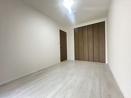 各居室にはクローゼットがあり、お洋服が整理できてお部屋が広く使えます♪