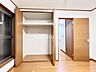 収納：2階各居室にはクローゼットがあり、お洋服が整理できてお部屋が広く使えます♪