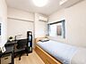 洋室：約5帖の洋室です♪クローゼットがあり、お洋服が整理できてお部屋が広く使えます♪