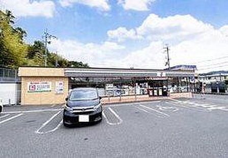 セブンイレブン三日市町駅前店 徒歩10分。 790m