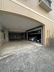 8 / 9