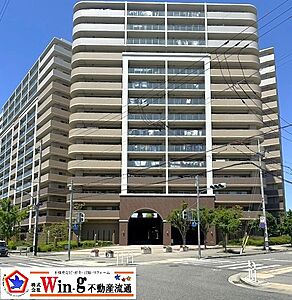 外観:南西角部屋、日当たり・通風良好、4LDK、LDK約15.4帖、2WAY対面式キッチン・勝手口有、全居室収納あり、L型ワイドバルコニー・スロップシンクあり、駅徒歩圏、近隣施設良好など魅力的です♪ 外観:南西角部屋、日当たり・通風良好、4LDK、LDK約15.4帖、2WAY対面式キッチン・勝手口有、全居室収納あり、L型ワイドバルコニー・スロップシンクあり、駅徒歩圏、近隣施設良好など魅力的です♪