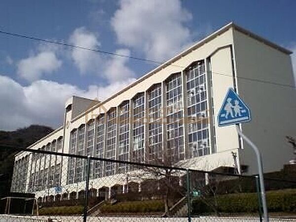 画像22:神戸市立布引中学校 1330m